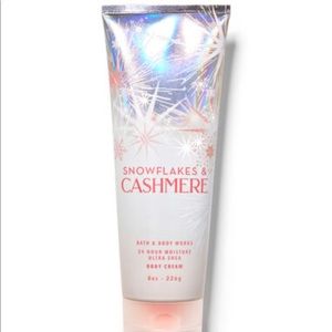 βοΈSNOWFLAKES & CASHMEREShea Body Cream